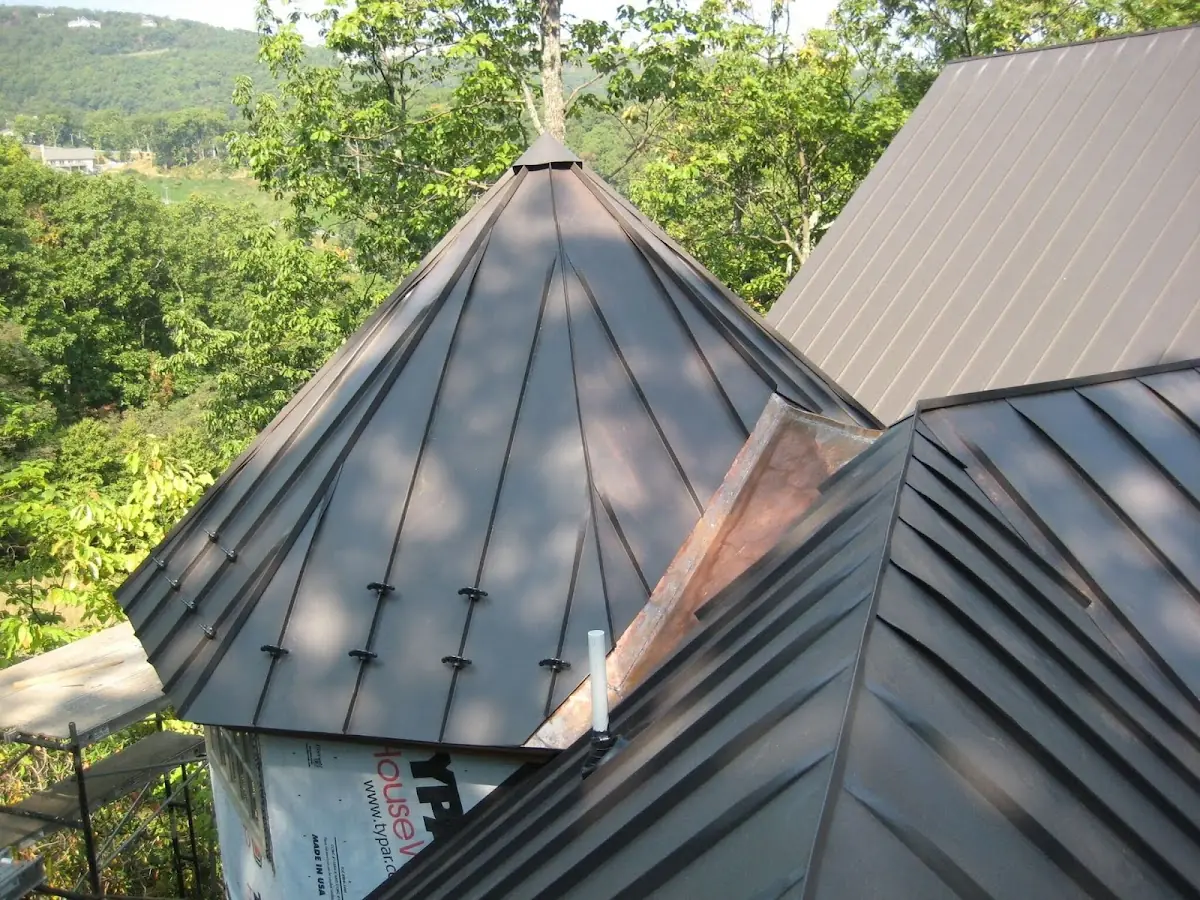 Professional Gutter Cleaning by Craftsman Roofing in Imperial Courts